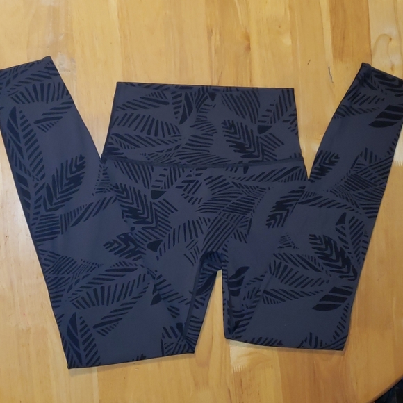 Aerie printed set chill. play. move - Picture 9 of 13